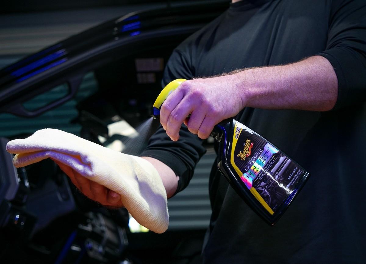 Meguiar's Ultimate Insane Shine Protectant 473 ml 2/4